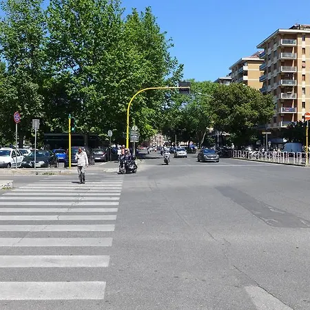 Your At アパート ローマ